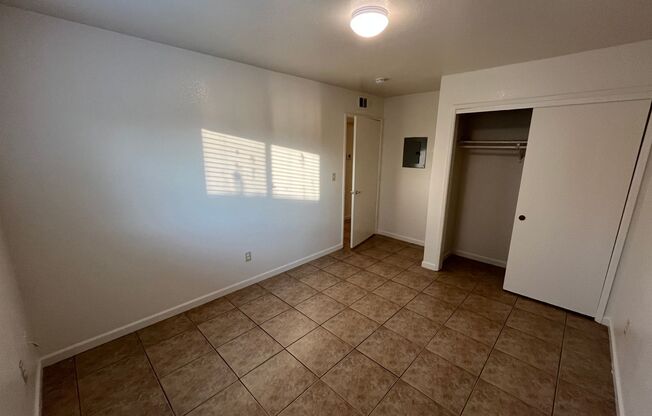 2 beds, 1 bath, $1,100, Unit 29