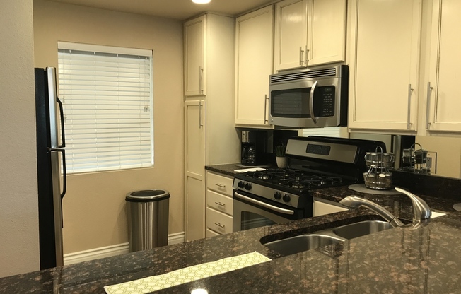 2 beds, 2 baths, $2,400, Unit # 206