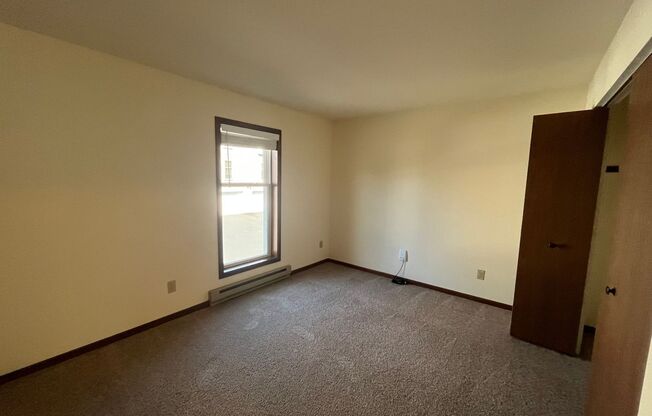 2 beds, 1 bath, 950 sqft, $1,750, Unit 7646CB