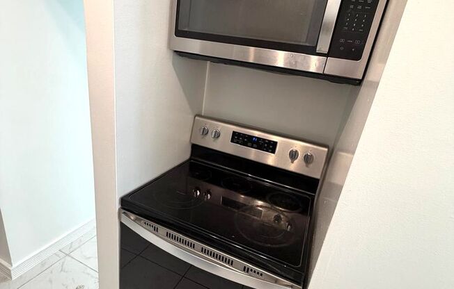 1 bed, 1 bath, $2,400, Unit Unit 1027