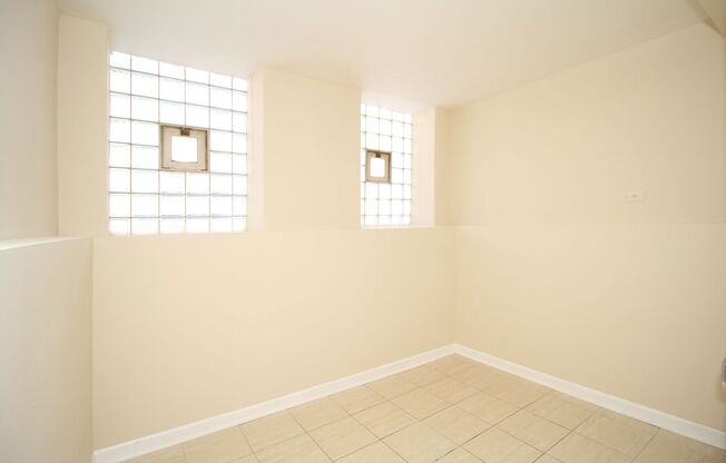 2 beds, 1 bath, 596 sqft, $1,795, Unit 2900-G
