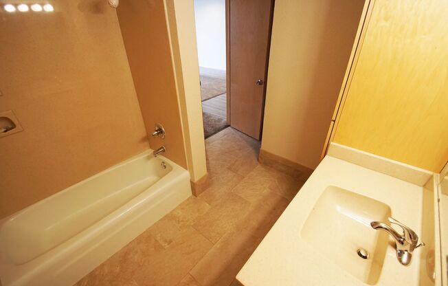 1 bed, 1 bath, 780 sqft, $1,374, Unit 222