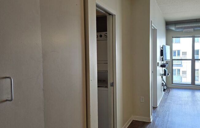 2 beds, 1 bath, 822 sqft, $1,880, Unit 414