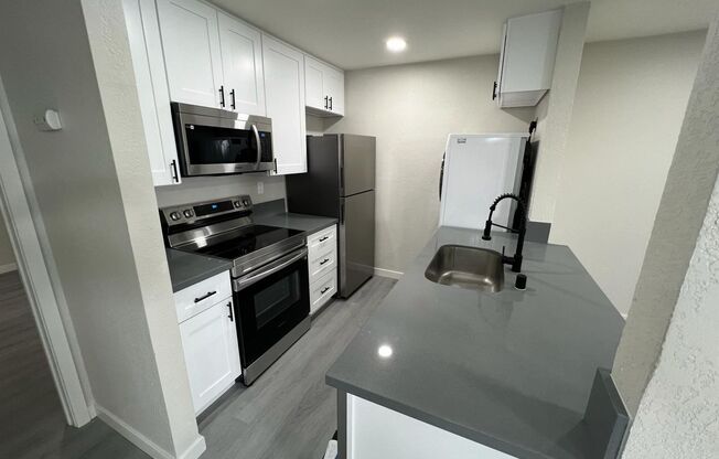 1 bed, 1 bath, 675 sqft, $2,295