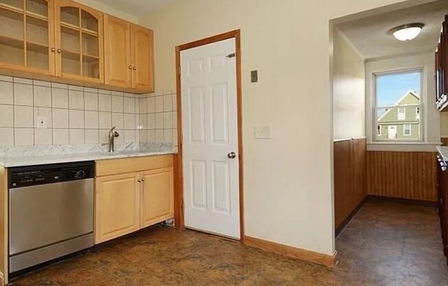 4 beds, 1 bath, $3,400, Unit 2