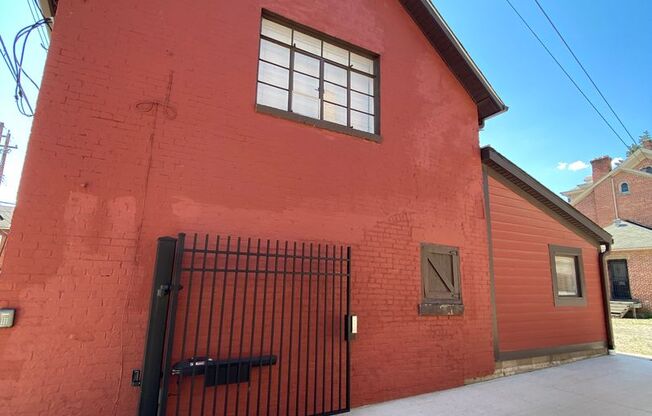 1 bed, 1 bath, 950 sqft, $1,675, Unit Carriage House Rear Upper - Furnished - Utilities Included