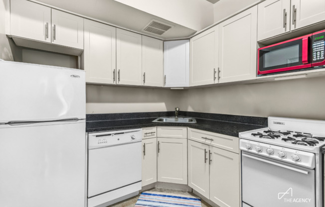 220 E 74 ST