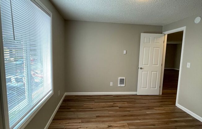 2 beds, 1 bath, 907 sqft, $1,300, Unit 1893D
