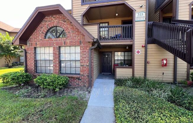 315 Lakepointe Dr #301