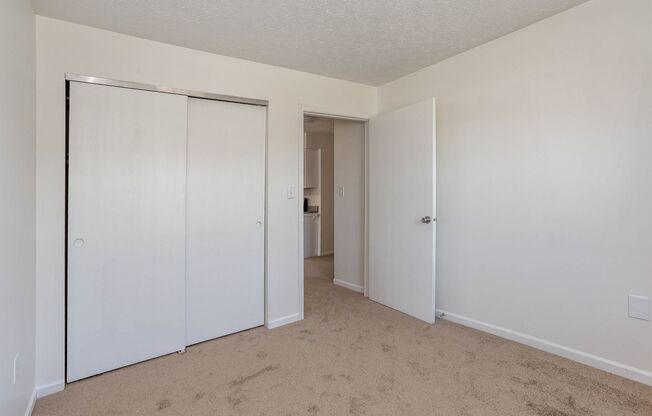 2 beds, 1 bath, 950 sqft, $1,400, Unit 1558 Metzler Drive