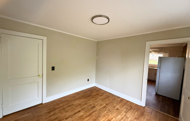 Spacious 2 Bed House | Private Patio + Sliding Door Dining Area