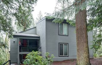Large 2 Story Condo Available in Perfect Redmond Location!