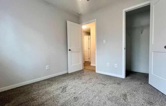 2 beds, 1 bath, $1,150, Unit #17