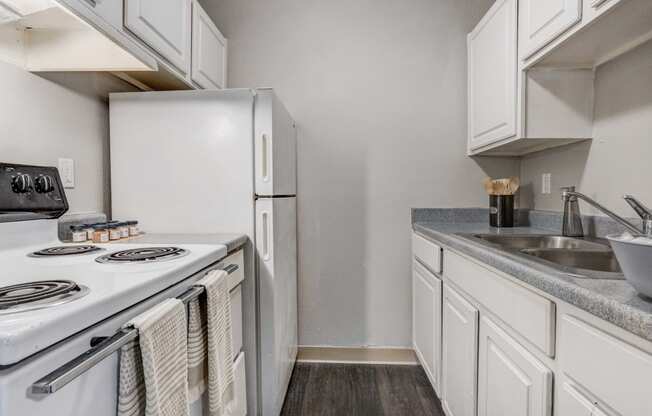 Forest Manor Apartments Kitchen