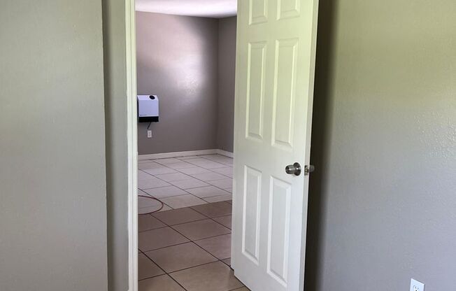 2 beds, 1 bath, $1,300