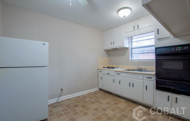 896 GREENWOOD AVE NE