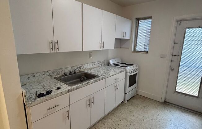 Studio in Central Location + Parking