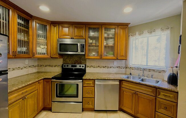 999 EVELYN TERRACE W
