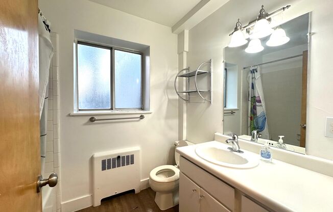 1 bed, 1.5 baths, $1,295, Unit 101