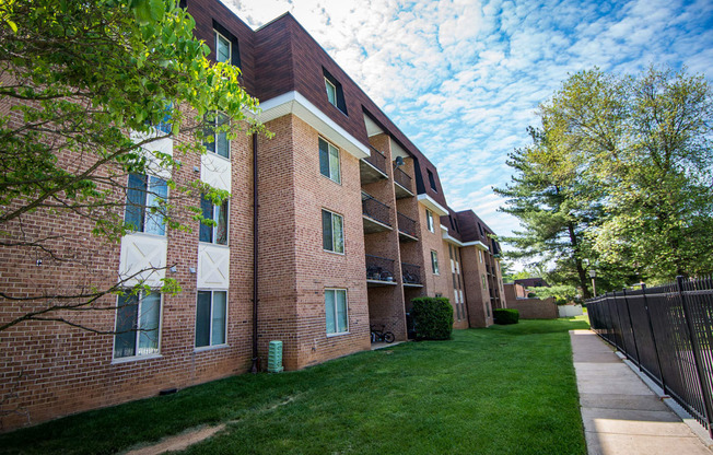 Oakton Park Apartments Building Exterior 37