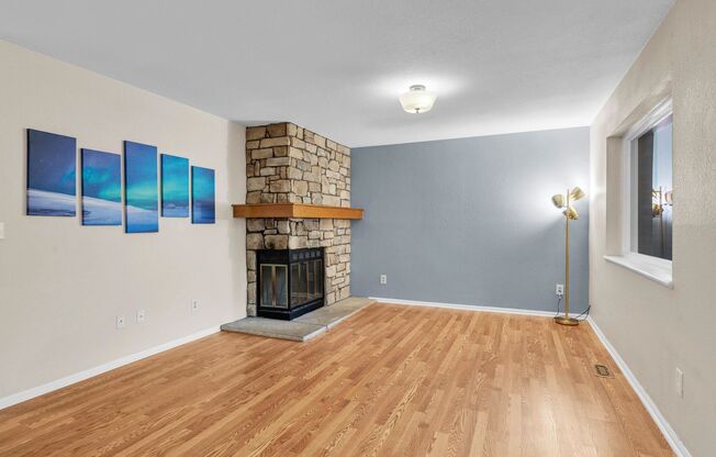 Spacious & Stylish 3-Bedroom Condo in Gunbarrel – Available Now!