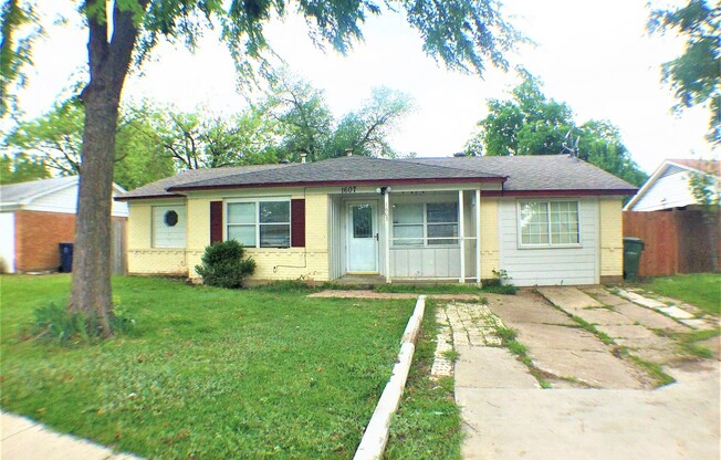 Charming 4 Bed Home In Garland!