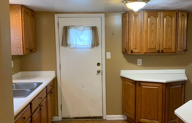 2 beds, 1 bath, $975