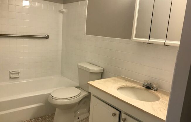 1 bed, 1 bath, 600 sqft, $999, Unit 25