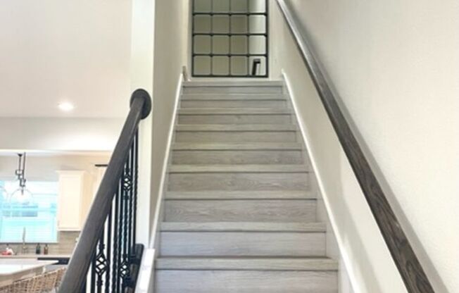 3/2.5 FURNISHED OPTION- No deposit for qualified applicants! Short Term Available!