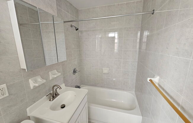 454 LORIMER ST