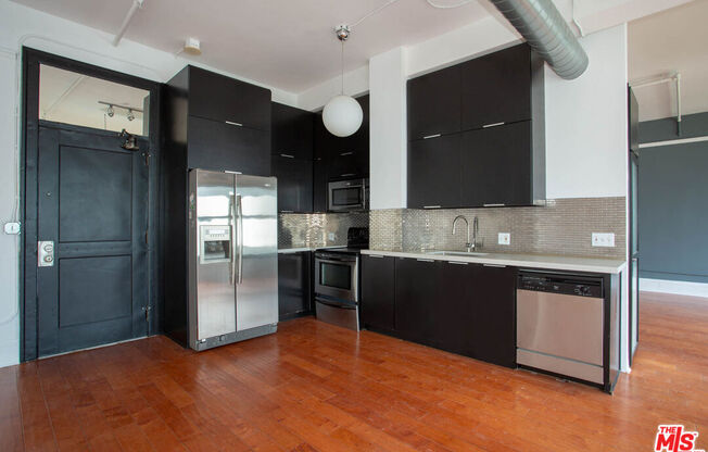 Studio, 1 bath, 760 sqft, $2,250, Unit 714