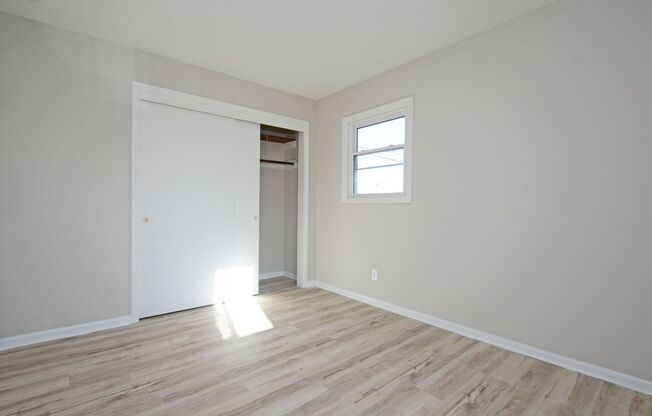 1 bed, 1 bath, $1,200, Unit 2606 E Hennepin Ave #4