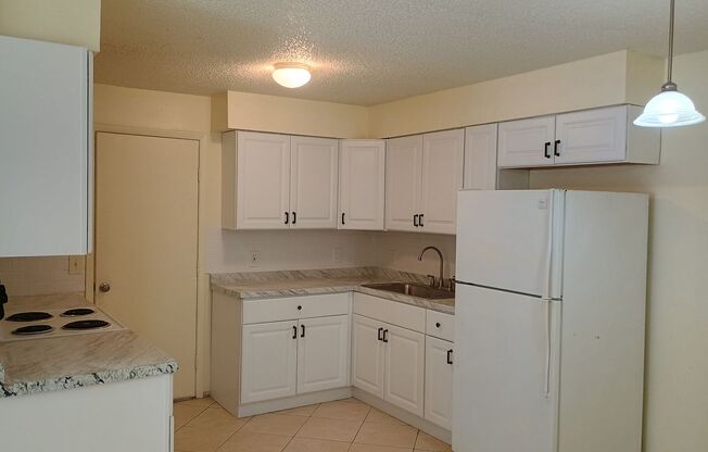 2 beds, 1 bath, $1,350