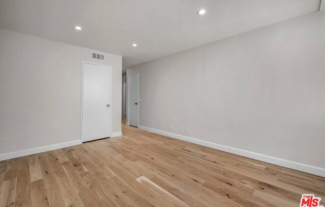 1 bed, 1.5 baths, 929 sqft, $4,100, Unit 909