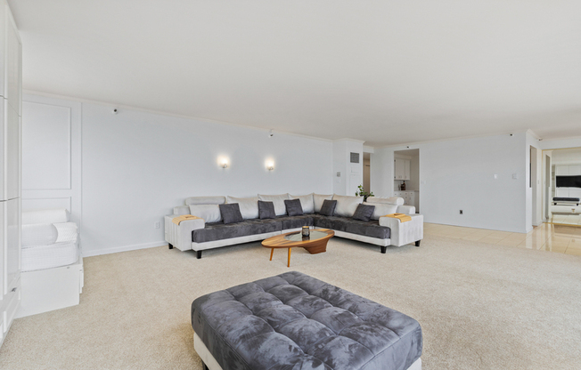 2621 2nd Ave Unit #404