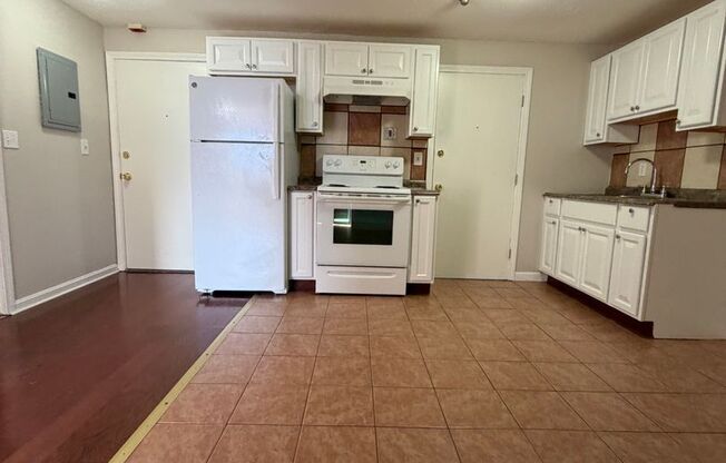 2 beds, 1 bath, 800 sqft, $1,925, Unit 148-20