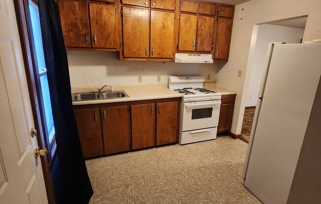 2 beds, 1 bath, $795