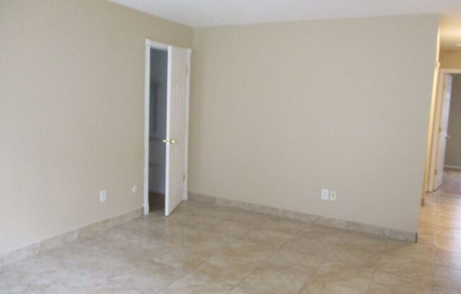 Very nice 2 bedroom 1.5 bath 1st floor condo