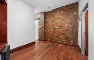 2 beds, 1 bath, $4,300, Unit 20