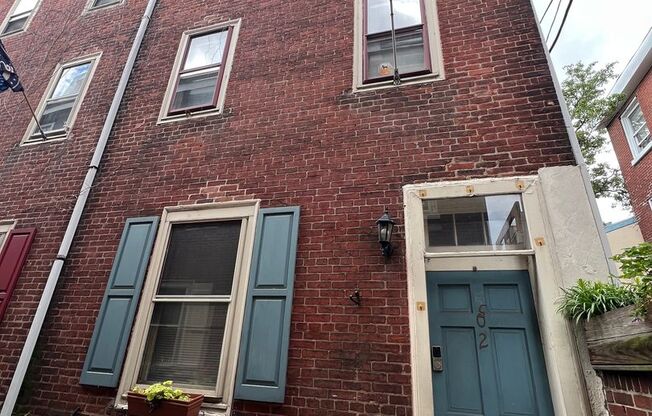 Gorgeous 2-Bedroom Townhome in Society Hill! Available NOW!