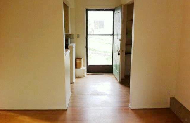 Cozy 2 Bed 1 Bath in Upper West Bremerton
