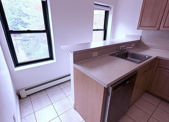 3 beds, 2 baths, 1,110 sqft, $5,100, Unit 30