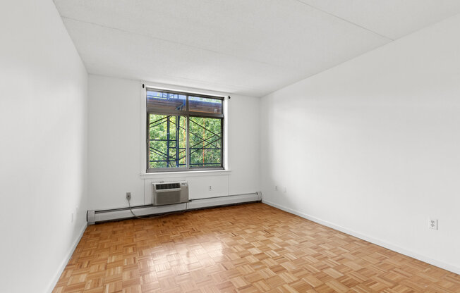 102 BRADHURST AVE