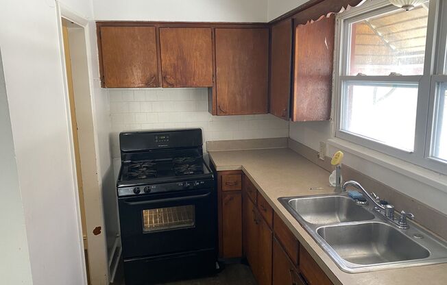 2 beds, 1 bath, $998