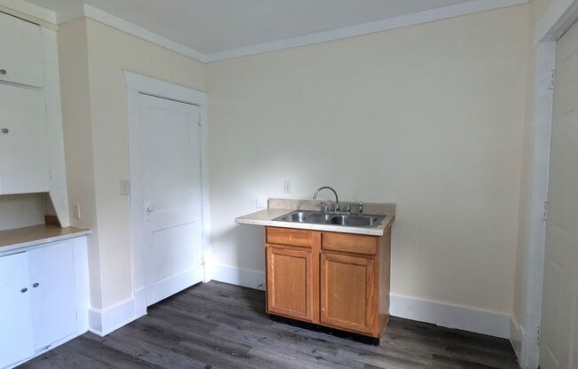 2 beds, 1 bath, 700 sqft, $850, Unit 209