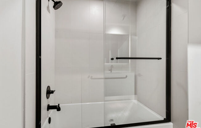 Studio, 1 bath, 555 sqft, $3,300, Unit 707