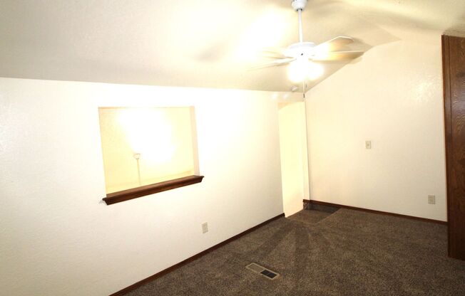 2 beds, 1 bath, 850 sqft, $850, Unit 11B