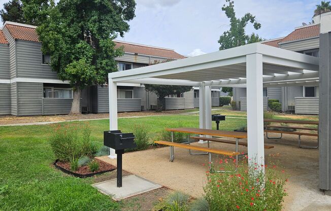 2 beds, 1 bath, 825 sqft, $1,529, Unit 074