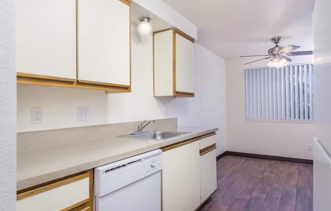 the preserve at ballantyne commons apartment kitchen and ceiling fan