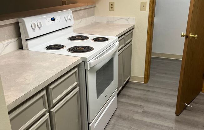 1 bed, 1 bath, 600 sqft, $1,250, Unit 41